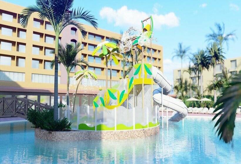 ホテル Estival Park Marena