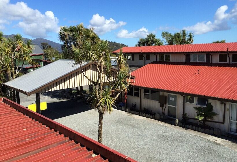 הוסטל Chateau Backpackers & Motels