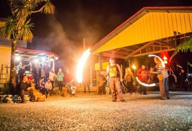 הוסטל Chateau Backpackers & Motels