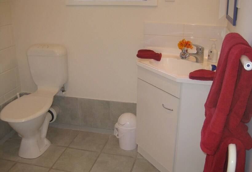 مبيت وإفطار Moanarua Beach Cottage