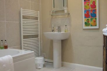 هتل Howden House Bed And Breakfast