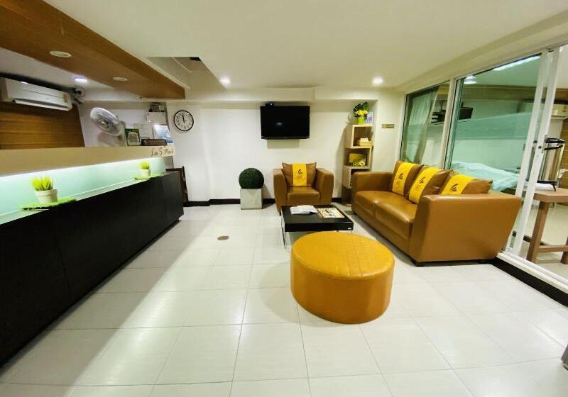 هتل Lee's Mark Residence