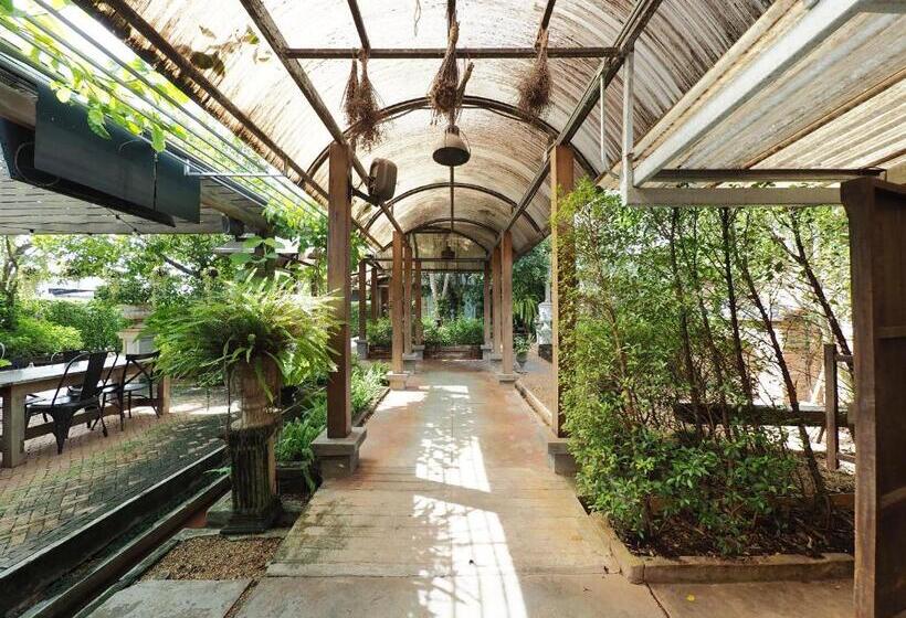 هتل Nipa Garden