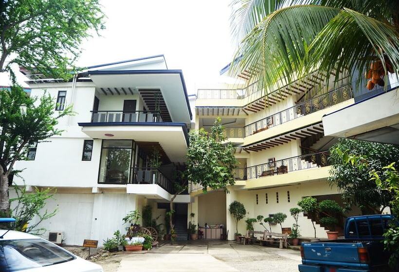 Hotel Reyna S The Haven And Gardens