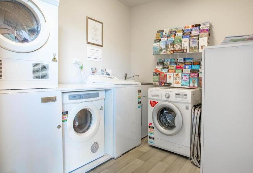 مُتل The Sails Nelson