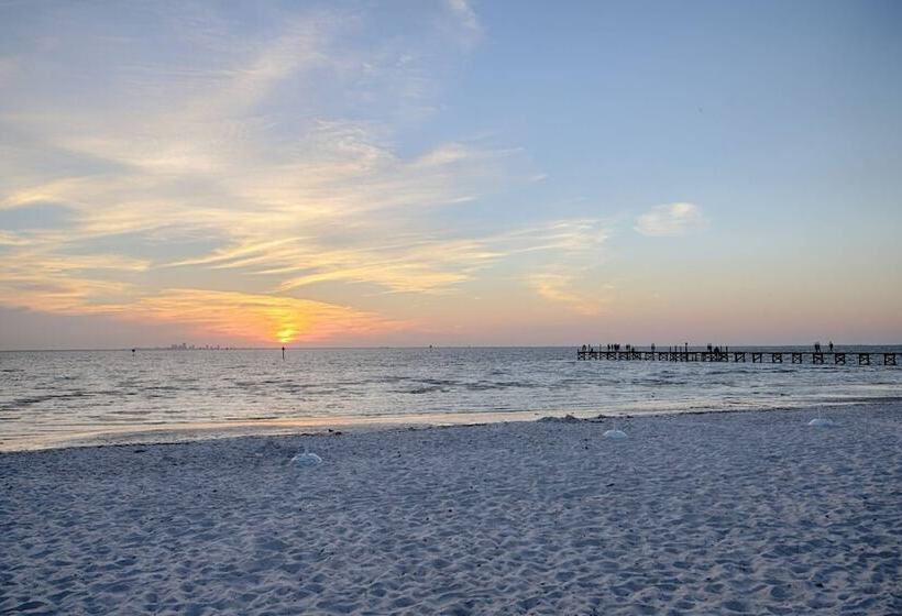 فندق 502 Little Harbor Inn