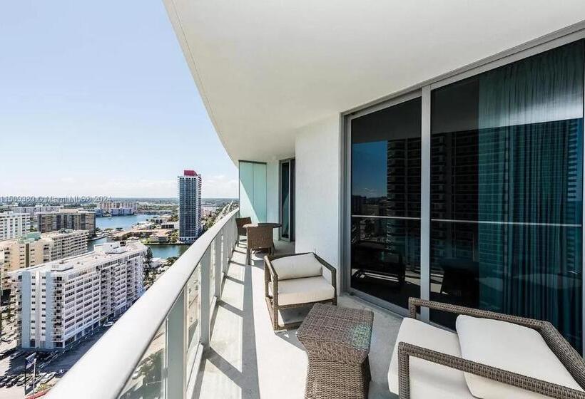 Upscale Comfort And Breathtaking Views At H Hollywood Residences By Zelloo