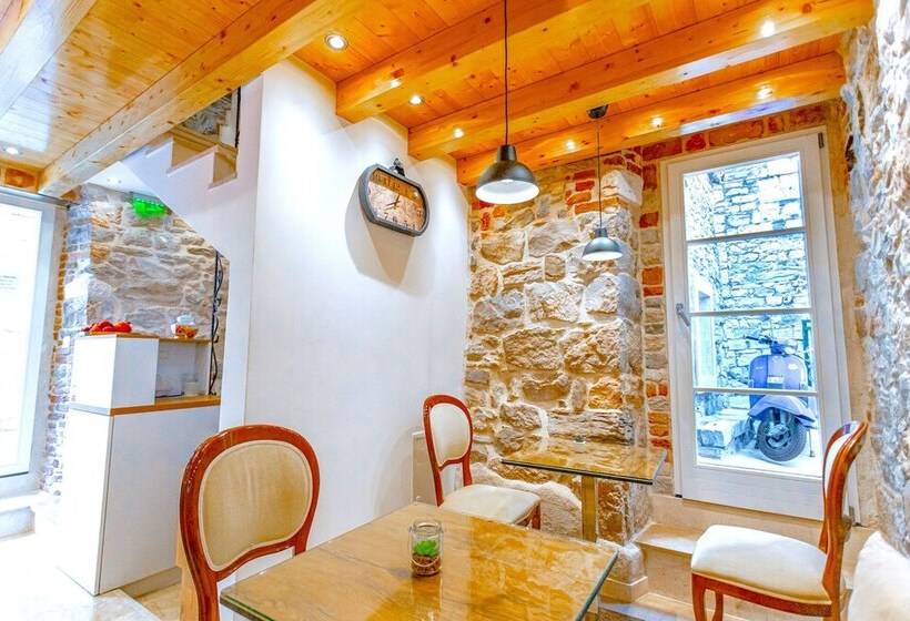 پانسیون L U X E Split Luxury Rooms