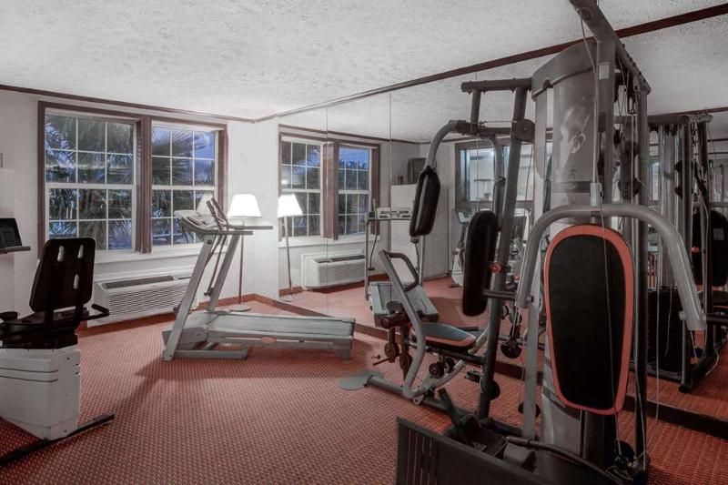 בית מלון כפרי Days Inn and Suites Sugar Land Stafford