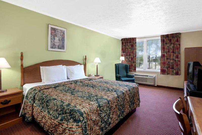 בית מלון כפרי Days Inn and Suites Sugar Land Stafford