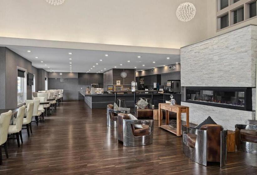 هتل Home Inn & Suites Saskatoon South