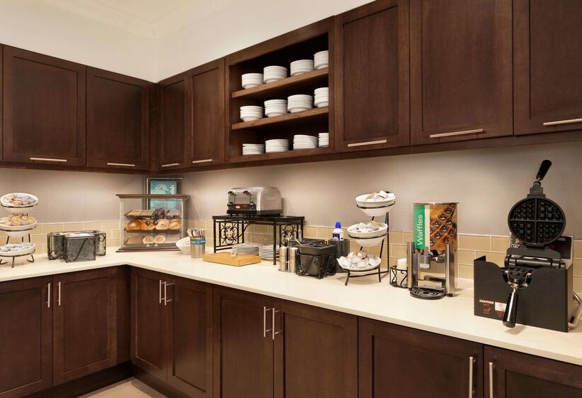 فندق Homewood Suites By Hilton Frederick