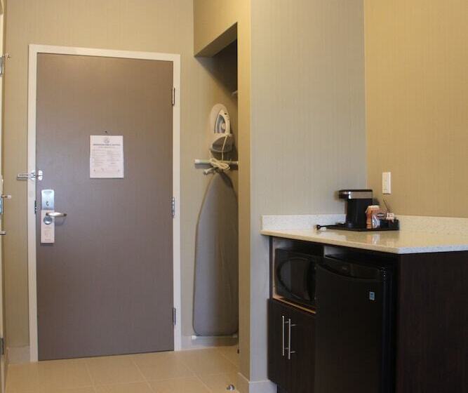 هتل Meridian Inn & Suites Lloydminster