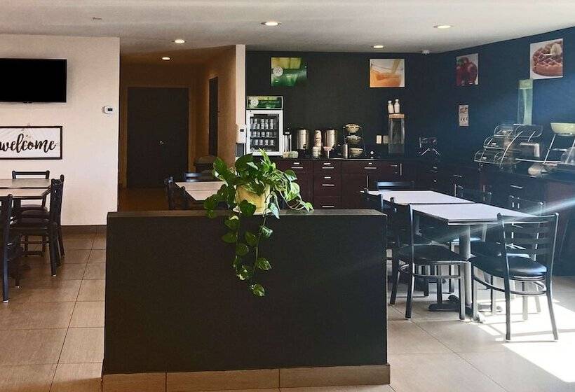 호텔 Quality Inn & Suites Near Downtown Bakersfield