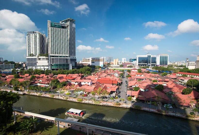 هتل The Pines Melaka