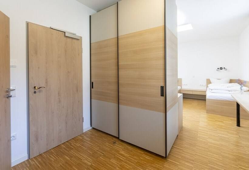 فندق صغير Henrys Sleeping Am Augsburger Eiskanal