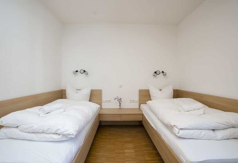 فندق صغير Henrys Sleeping Am Augsburger Eiskanal