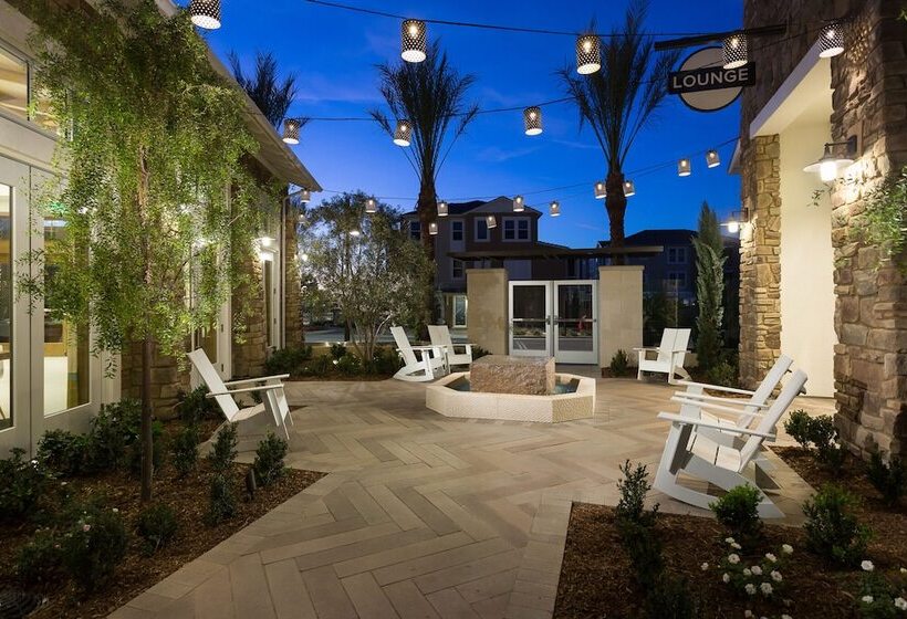 هتل Avalon Baker Ranch