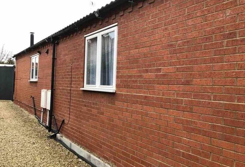 בית מלון כפרי Cozy Lodge Sleeps 4 In Barton Upon Humber