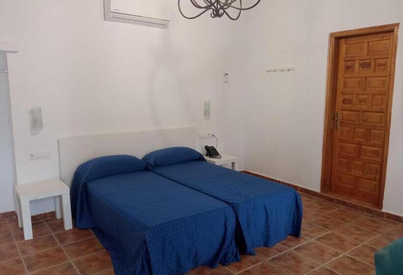 هتل Hacienda Marcharavi