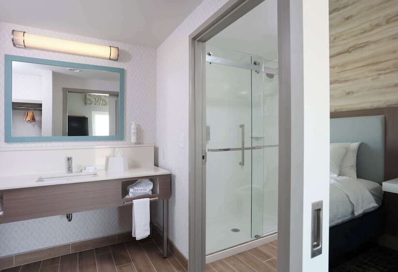 Отель Hampton Inn & Suites Manistee Waterfront