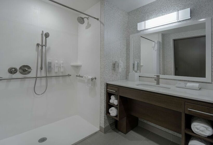 هتل Home2 Suites By Hilton Grand Rapids Airport