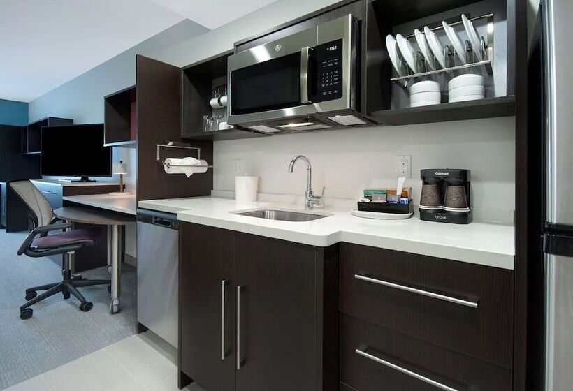 هتل Home2 Suites By Hilton Grand Rapids Airport