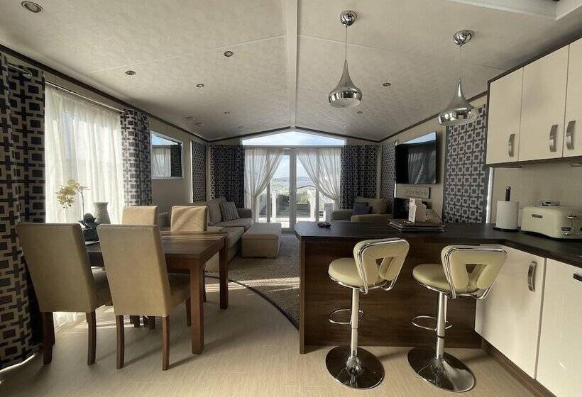 ホテル Poole Harbour View Lodge At Rockley Park