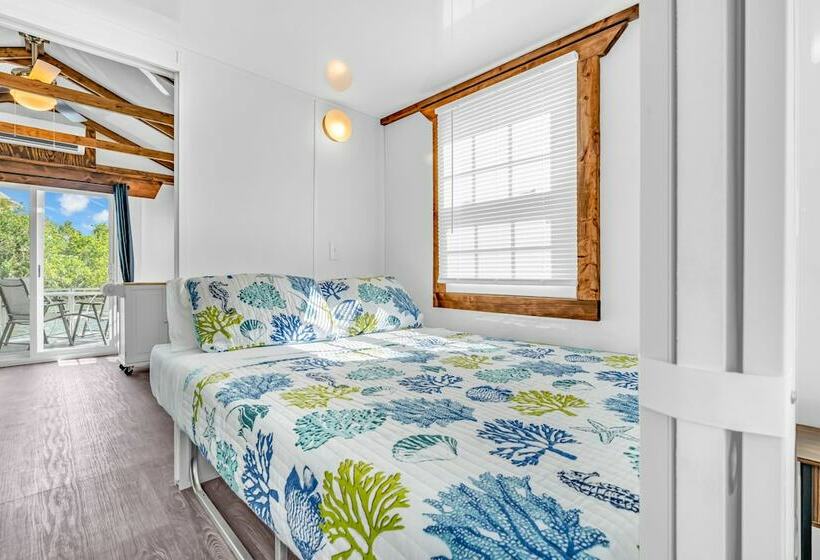 فندق Treasure Harbor