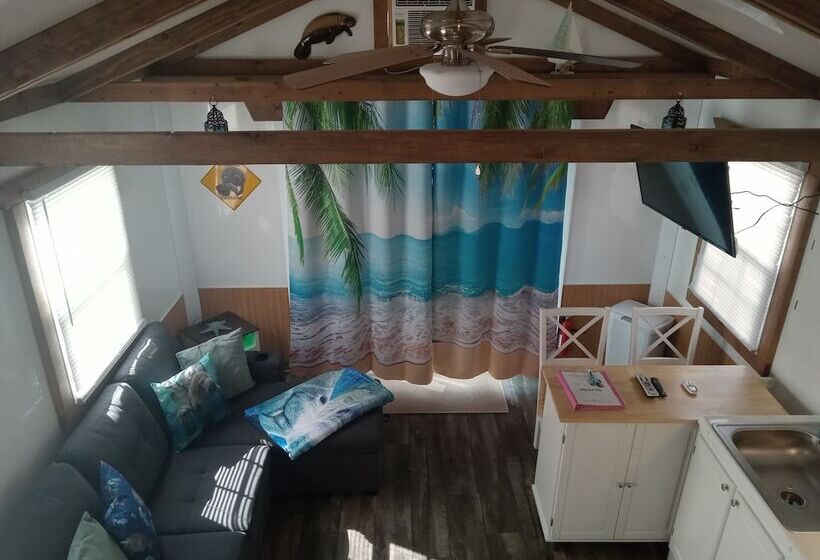 فندق Treasure Harbor