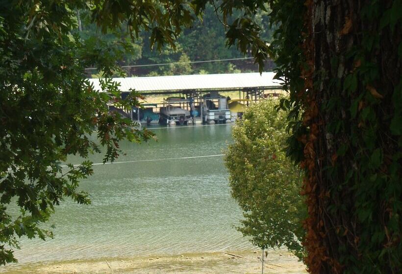 Mountain Harbor Queen Guest Room On Lake Ouachita By Redawning