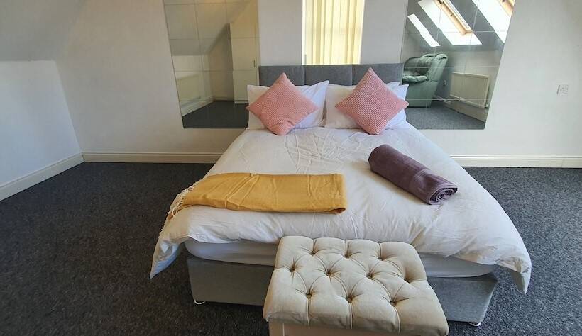 פנסיון Luxury King House