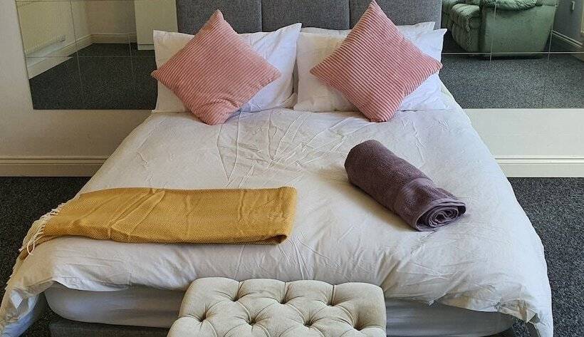פנסיון Luxury King House