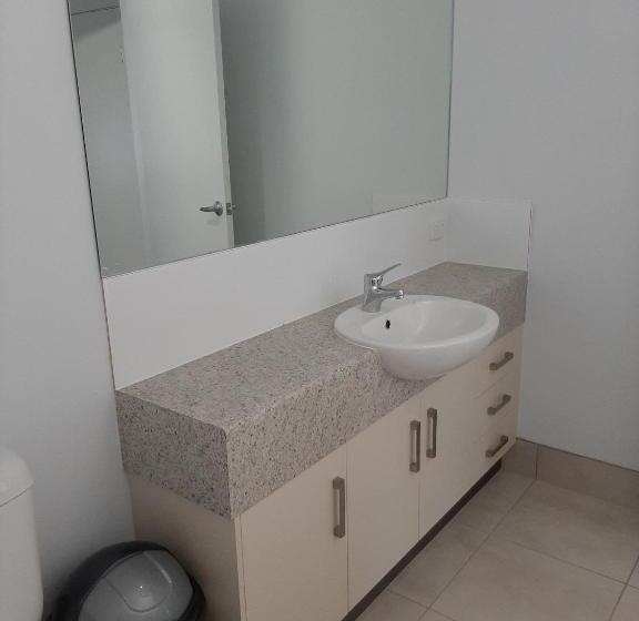 פנסיון Room In Guest Room   Cozy Room With Separate Entrance And Ensuit Bathroom