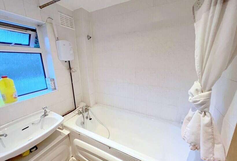 Резиденция 4 Bed House In South London