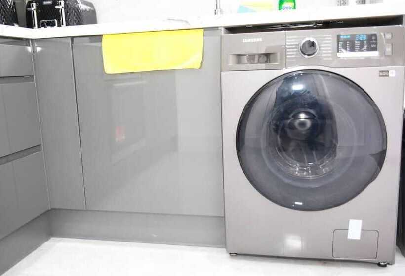 住所  Deluxe 4 Bed House Close2 Wembley Stadium