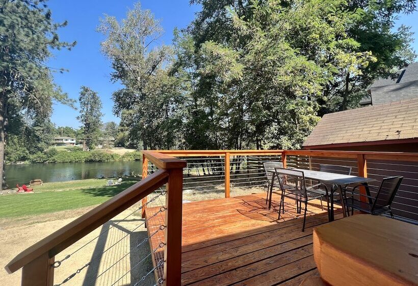 Rogue River Resort