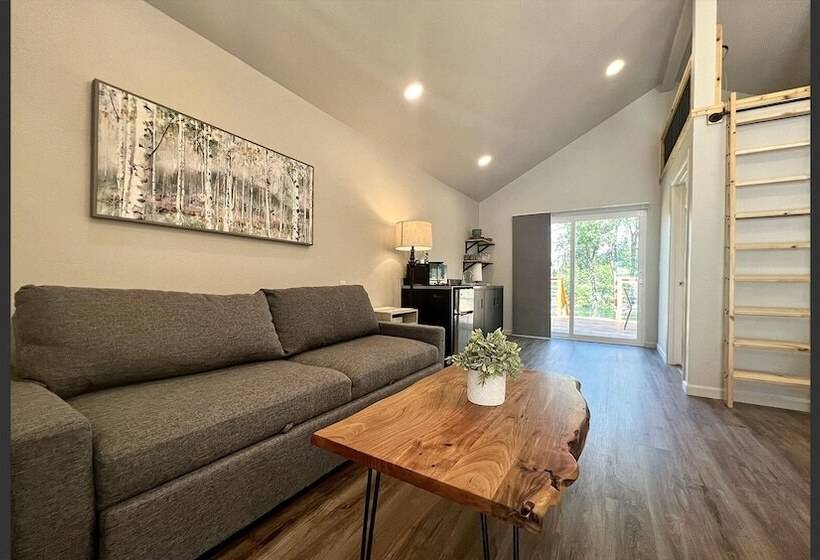 Rogue River Resort