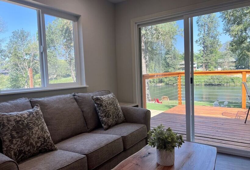 Rogue River Resort