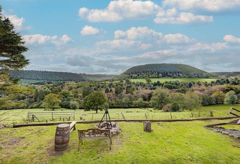 2x Double Bed   Glamping Wagon, Dalby Forest