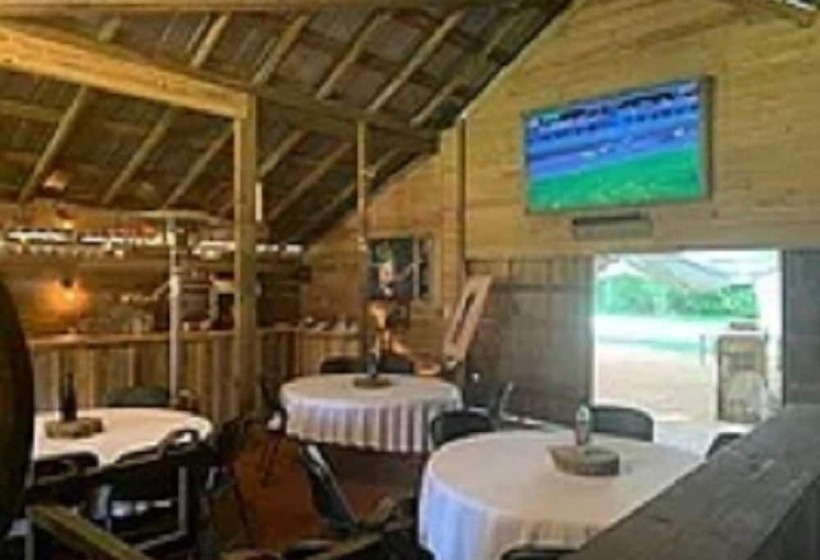 مبيت وإفطار Beachwoods Inn