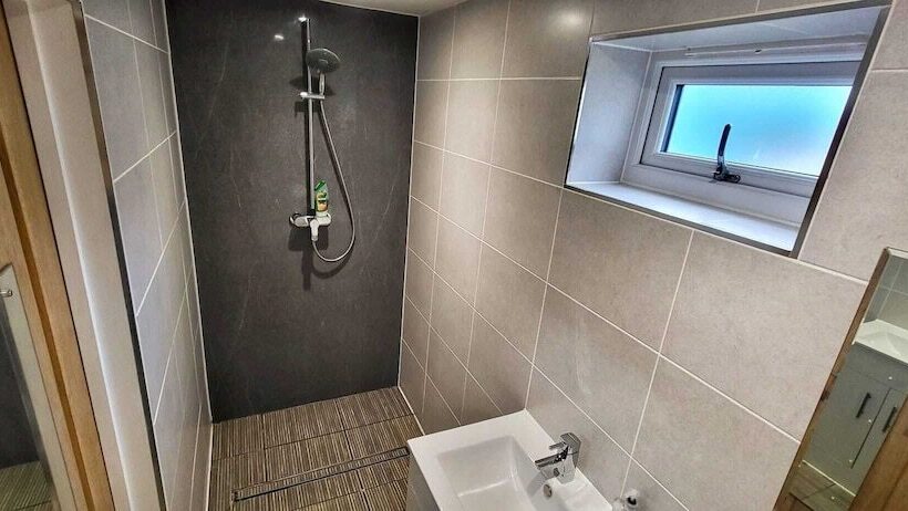 Deepcut Lodge Bed & Breakfast