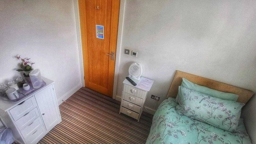 Deepcut Lodge Bed & Breakfast