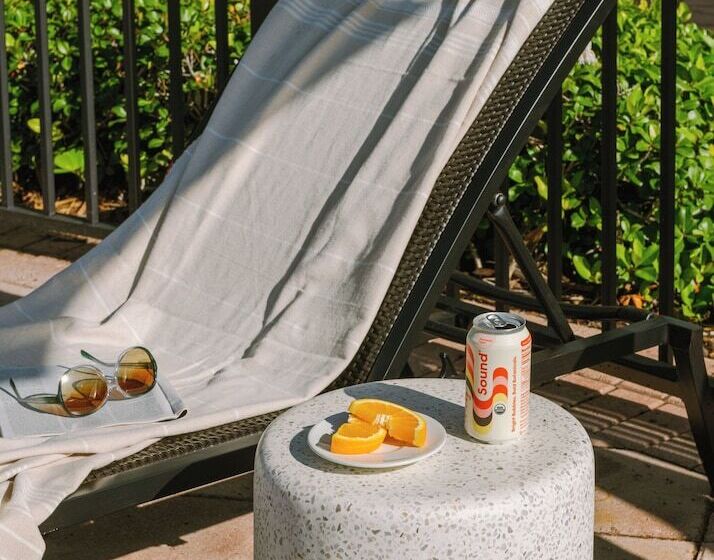 Отель Sonder Cirrus