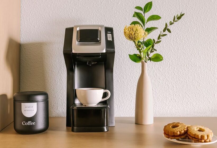 Отель Sonder Cirrus