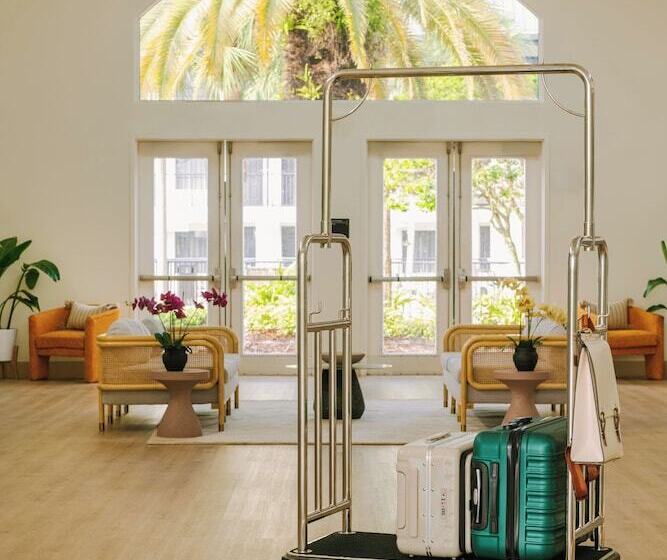 Отель Sonder Cirrus