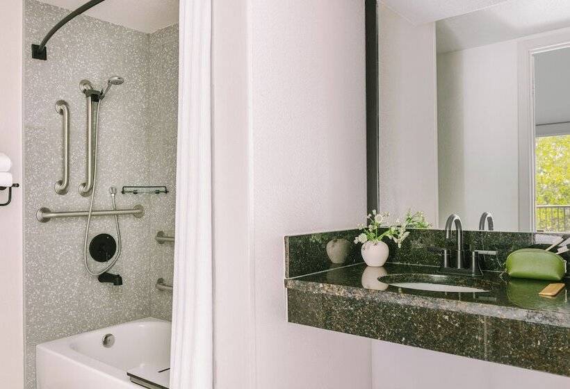 Отель Sonder Cirrus