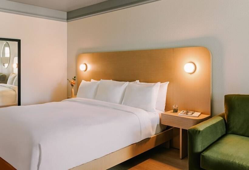 Отель Sonder Cirrus