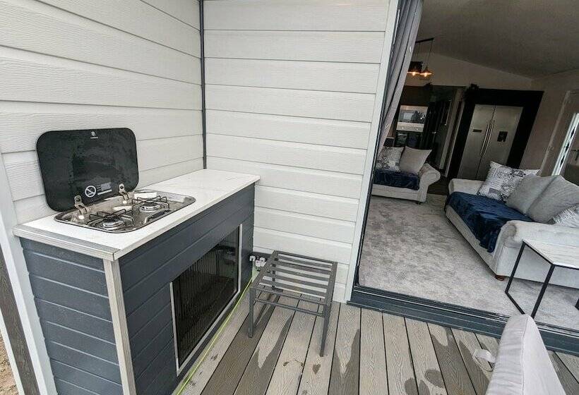 בית מלון כפרי Waterside Lodge   Dog Friendly, Sutton On Sea