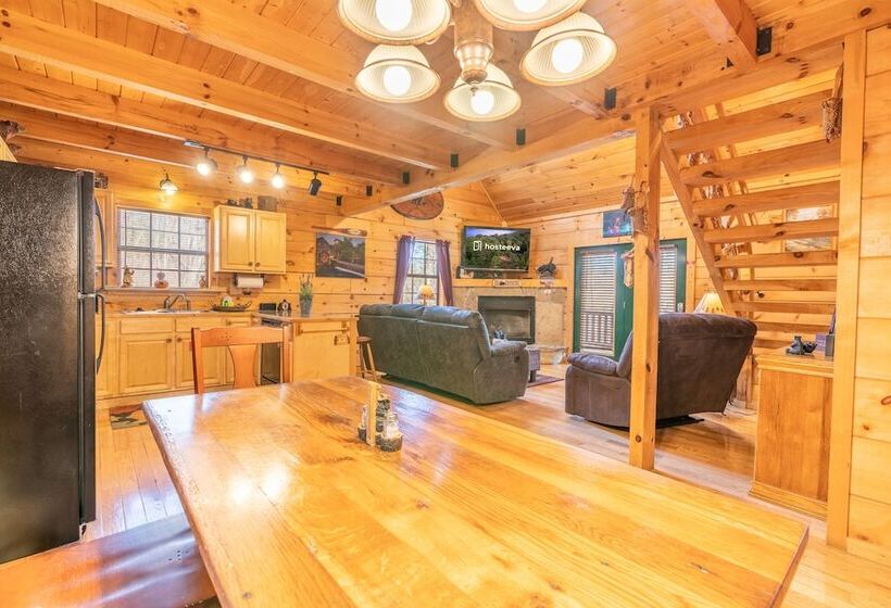 Moonshine Ridge Cabin With Hot Tub And Fire Pit